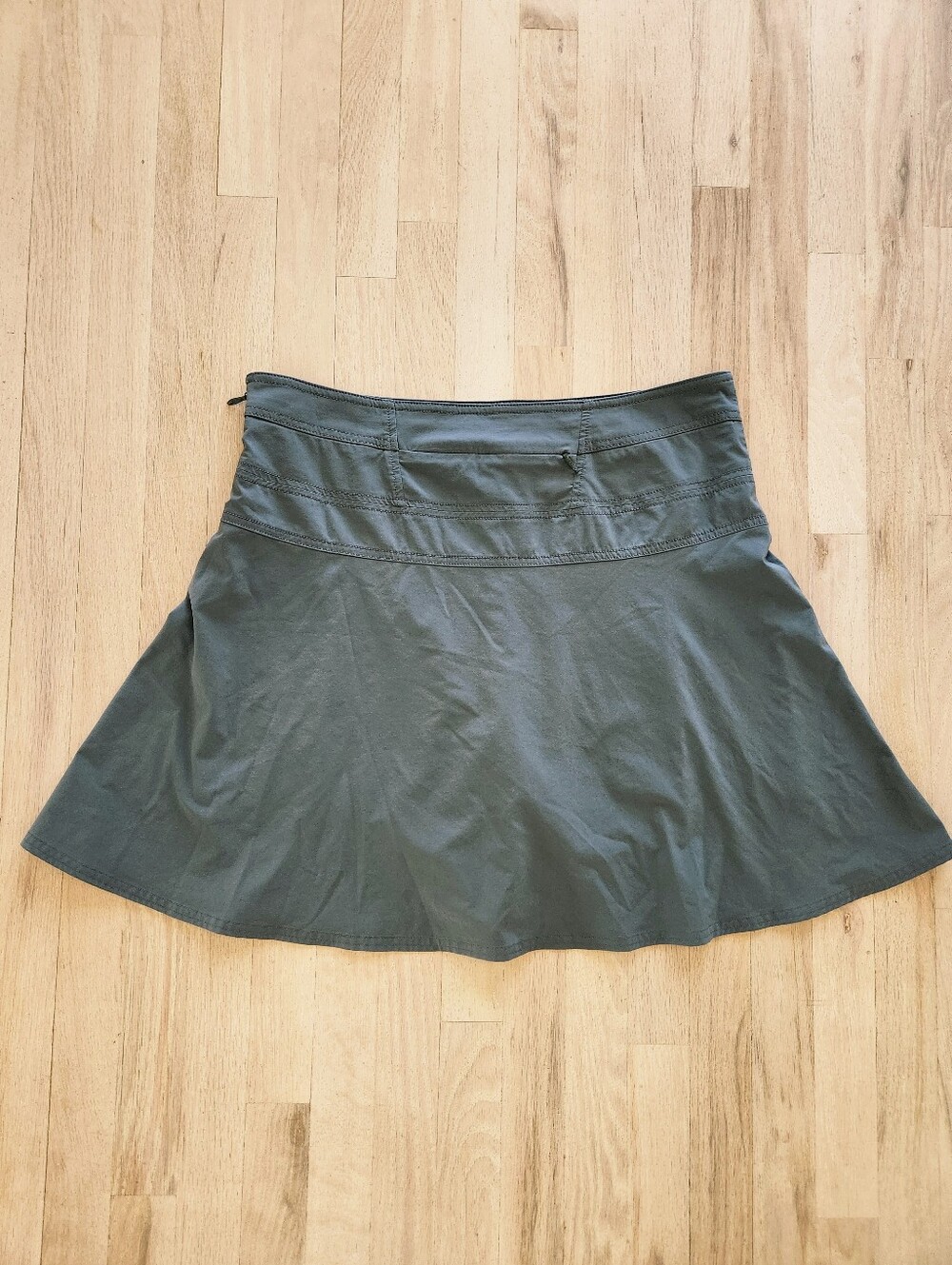 Athleta Womens Everyday Skort Size 14 Granite Grey Sage Green Golf Tennis Travel - Picture 3 of 9